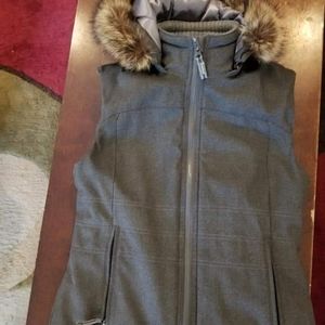 Cabelas Primaloft vest w/ faux fur